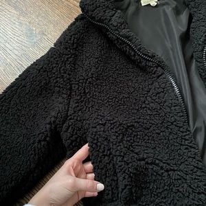 BLACK CROPPED FUZZY JACKET FROM PACSUN (L.A. HEARTS)